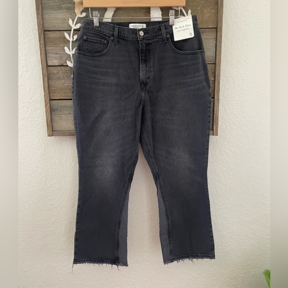 Abercrombie & Fitch ultra high rise kick flare black wash denim size 32 NWT